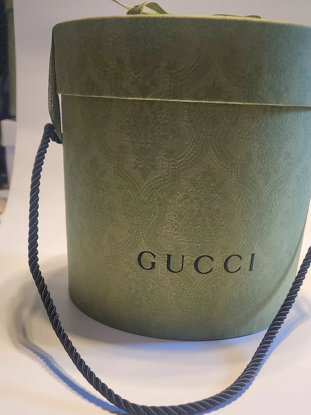 Gucci Green Round Hat Box Carry Case with Rope Handle